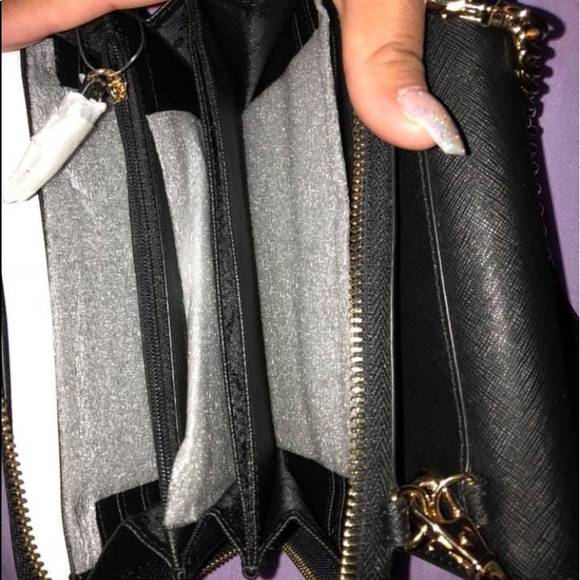 Michael Kors purse - Picture 4 of 6